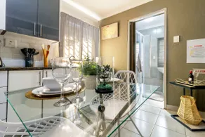 Cheerful 1-bedroom cottage, access to shared pool - Image 4