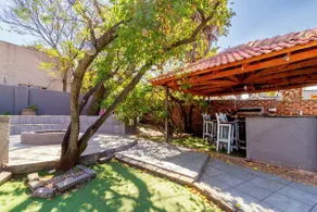 Cheerful 1-bedroom cottage, access to shared pool - Image 3