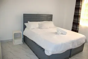 One bedroom unit with a view, free WiFi & parking - Image 3
