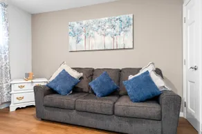 Free Parking, Laundry, Wi-Fi, 6 Min WYNN Hosp/Nexus Center, Downtown Utica NY3 - Image 2