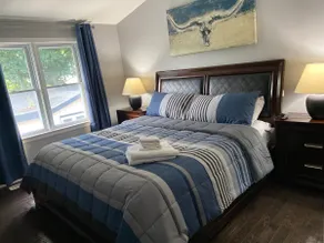Executive 2 BR / Office / King Bed / Fast Wi-Fi - Image 4