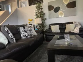 Executive 2 BR / Office / King Bed / Fast Wi-Fi - Image 3
