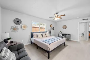 Modern Retreat | 4 BR | Centrally Located - Image 4