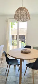 Bright & Cosy 2-Bed Apartment - Image 2