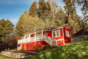 Magical Waterfront Cottage on Rocky Bay - Image 4