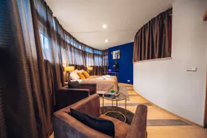 Amazing pool hot tube billard sauna free parking - Image 3