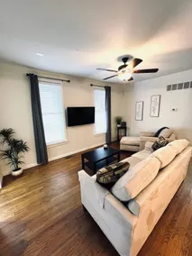 Cheerful 2-bedroom townhouse 3 min walk to town - Image 2