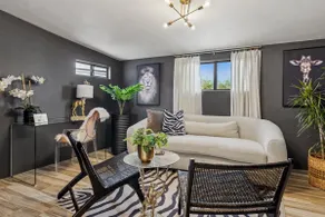 The GalOasis | Pool, King Bed & Free Parking - Image 2