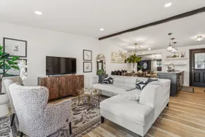 The GalOasis | Pool, King Bed & Free Parking - Image 3
