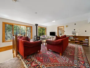 Spacious 4BR Lake House •Sauna•Beach - Image 3