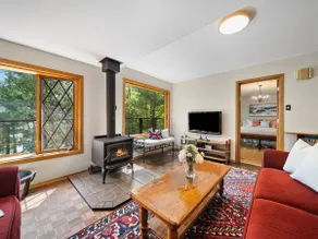 Spacious 4BR Lake House •Sauna•Beach - Image 4