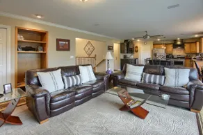 Majestic Mountain Lg Jcuzi 4 Bath/11 Lg beds - Image 2