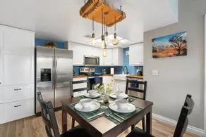 3 Bd/3 Ba in Central Tempe/ASU main, 2 King/1 Queen - Image 2