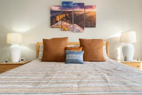 3 Bd/3 Ba in Central Tempe/ASU main, 2 King/1 Queen - Image 3