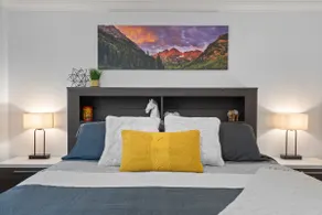 HOT TUB/Entire NEW Home/King Beds/Firepit Theatre - Image 3
