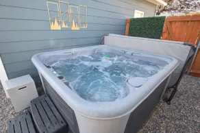 HOT TUB/Entire NEW Home/King Beds/Firepit Theatre - Image 2