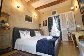 Birgu Square Townhouse, Rooftop & 3 Bathrooms - Image 5