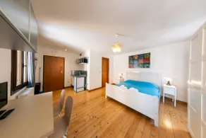 [1 MIN to hospital] - Kingsize Bed + Kitchenette - Image 3