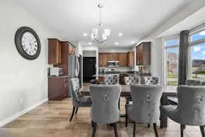 Spacious 5BR Home - 2.5BA & Prime Location. - Image 3