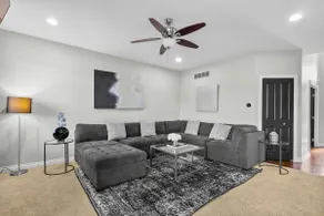 Spacious 5BR Home - 2.5BA & Prime Location. - Image 2