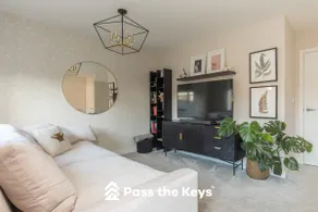 Serene Home in Leafy Warfield w Private Garden - Pass the Keys - Image 2