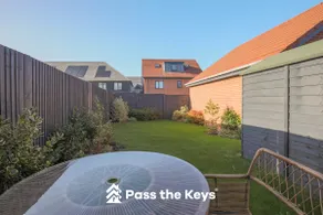 Serene Home in Leafy Warfield w Private Garden - Pass the Keys - Image 4