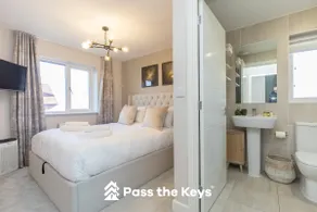 Serene Home in Leafy Warfield w Private Garden - Pass the Keys - Image 3