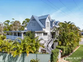 BELLA ABODE AND POOL Loft and 4 Bedroom Entertainer - Image 3