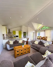 Luxurious Family Lodge - Elm Lodge - Image 2