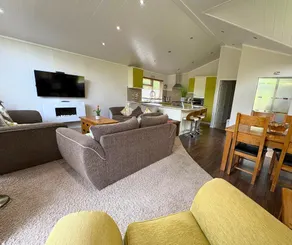 Luxurious Family Lodge - Elm Lodge - Image 3