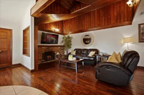 The Red Door Bungalow - Image 2