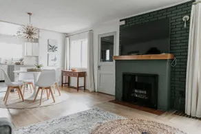 Charming Downtown Midland Two Bedroom - Image 5