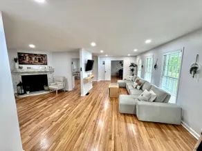 Peaceful, Private and Spacious Home Near Downtown - Image 2