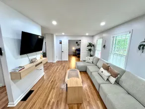 Peaceful, Private and Spacious Home Near Downtown - Image 4