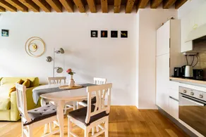 Loft 96 Spacious modern apt close to train station - Image 2