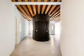 Loft 96 Spacious modern apt close to train station - Image 4