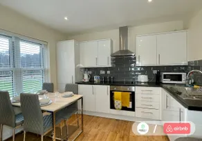 Prime Location 1Bed Apart|WokingTown Free Parking - Image 5
