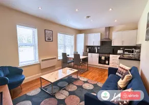 Prime Location 1Bed Apart|WokingTown Free Parking - Image 3