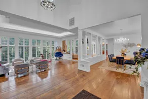 Fancy Poconos Castle & Indoor MEGA 10+ Hot Tub - Image 4