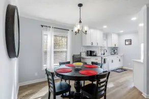 Luxe Cottage - South Chesterfield - Image 4