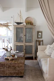 Dreamy coastal escape steps from the sea - Image 5