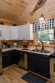 Peaceful Mountain Cabin Retreat - Image 2