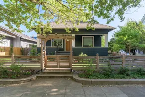 Vibrant 1919 bungalow - peaceful oasis, walk to downtown - Image 4