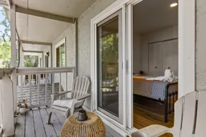 Comfy Townhome | 8 min to UF |Longstaydiscounts - Image 4