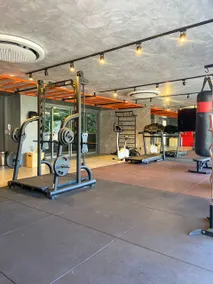 Modern Apartment with Pool, Gym and Sea View - Image 4