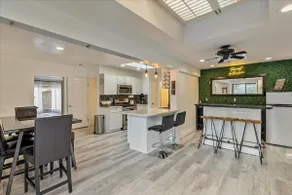 Heated Pool & Hot Tub open all year with King Beds, Bar & Much More - Image 5