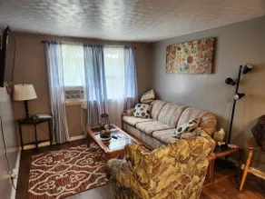 Welcoming, Wonderfully Cozy 1 bdrm Apt - Image 2