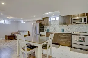 Modern Clean 2bedrm Apartment! - Image 3