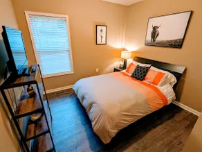 Mountain Getaway - 7 beds (2 King) - Large Common Area - Image 5