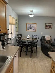 Cute 1 bedroom with pool view. - Image 4